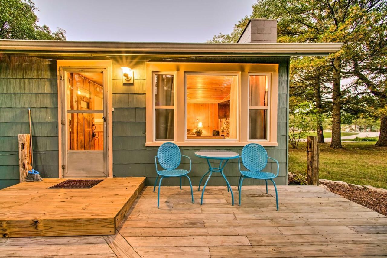 East Tawas Cabin With Deck, Backyard And Fire Pit! מראה חיצוני תמונה