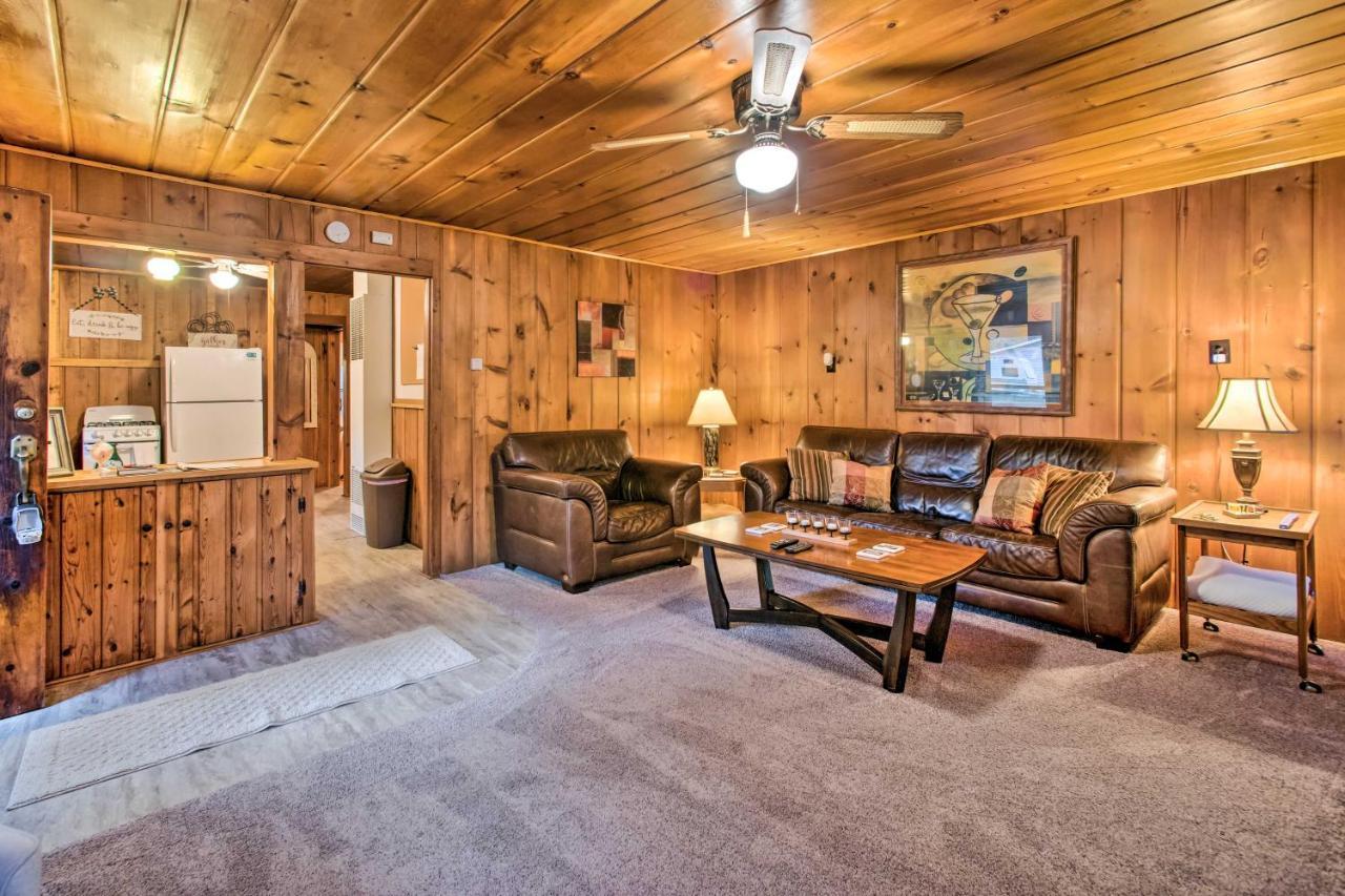 East Tawas Cabin With Deck, Backyard And Fire Pit! מראה חיצוני תמונה