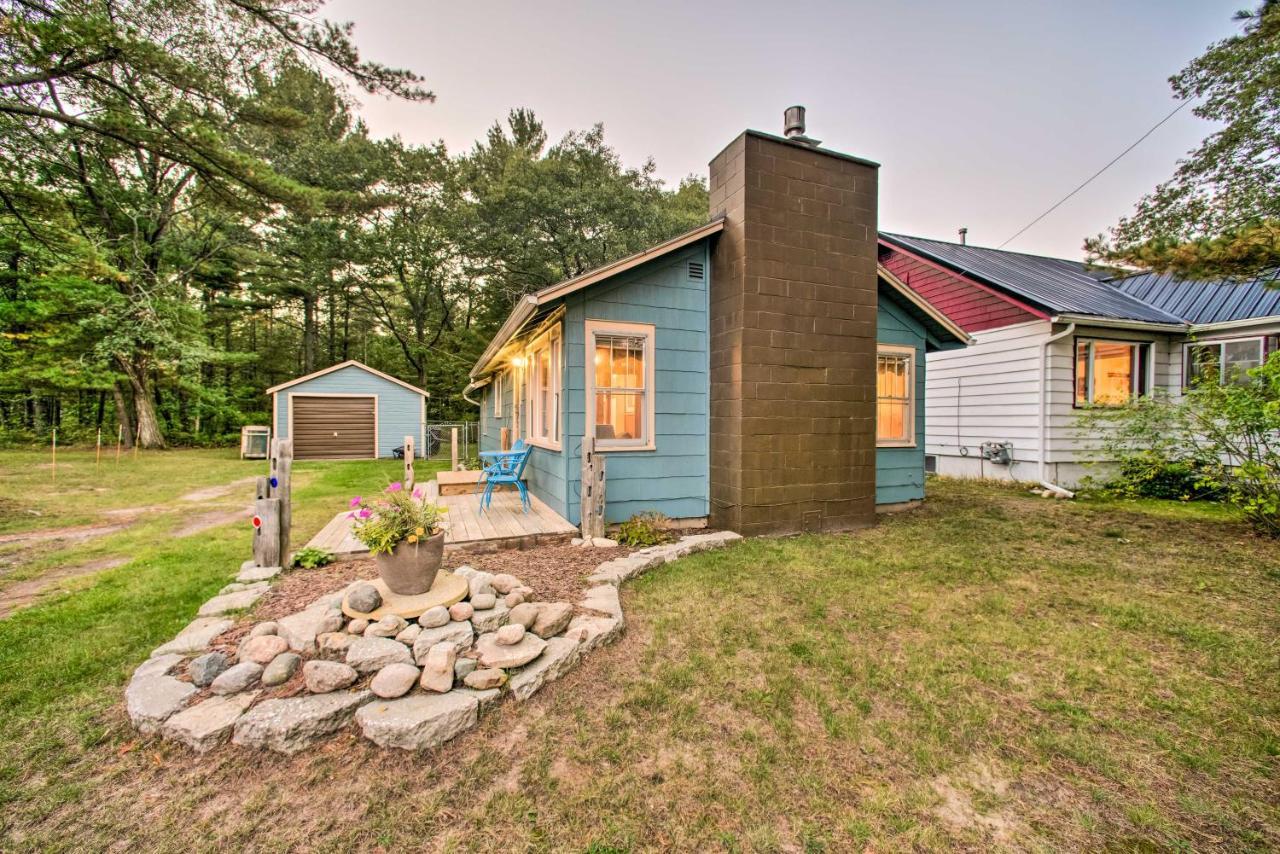 East Tawas Cabin With Deck, Backyard And Fire Pit! מראה חיצוני תמונה