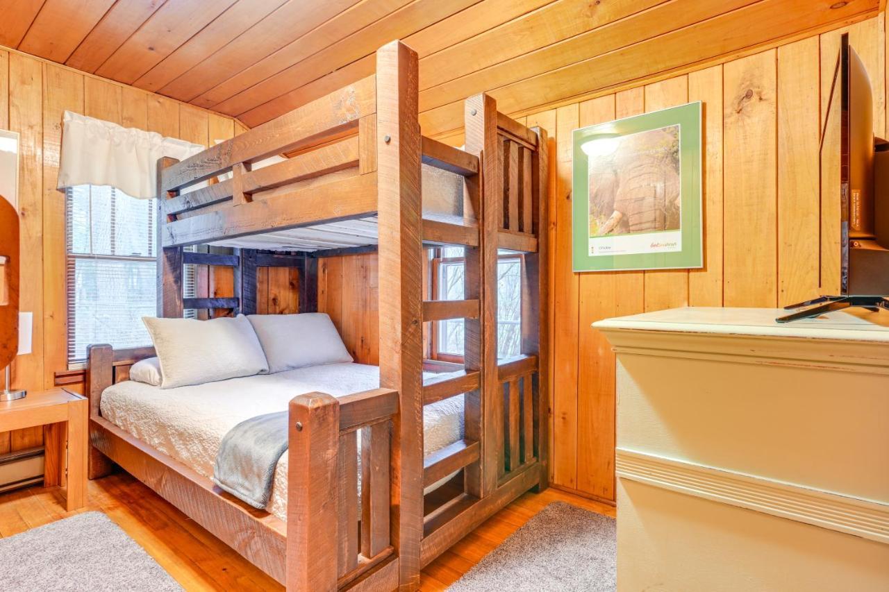 East Tawas Cabin With Deck, Backyard And Fire Pit! מראה חיצוני תמונה